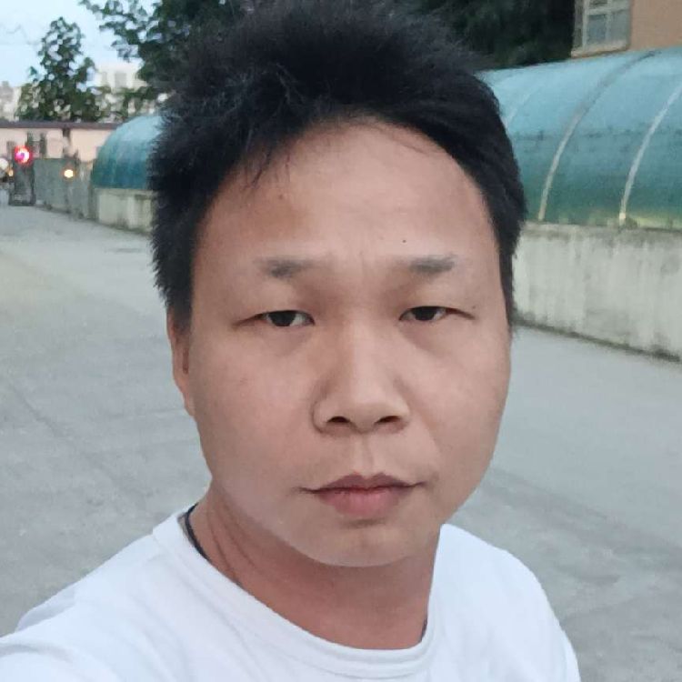 奔跑的拖拉机