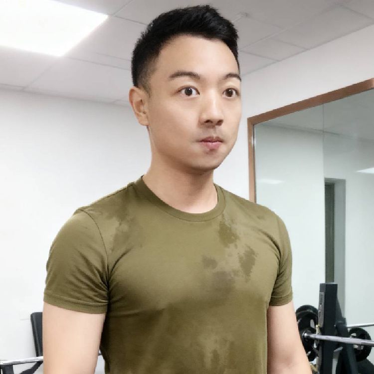 章明.QI
